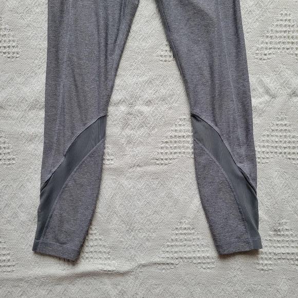 Lululemon Inspire Tight II (Mesh)- In Grey/ Butter Pink - Picture 7 of 14